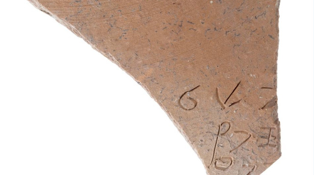 כתובת כנענית ובה האות ס' העתיקה בעולם (צילום: טל רוגובסקי)