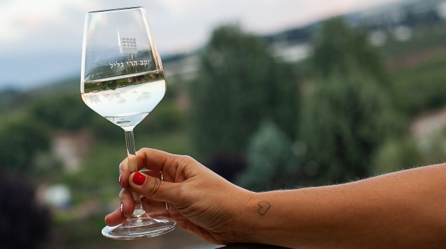 יין ישראלי (צילום: יח"צ יקב הרי גליל)