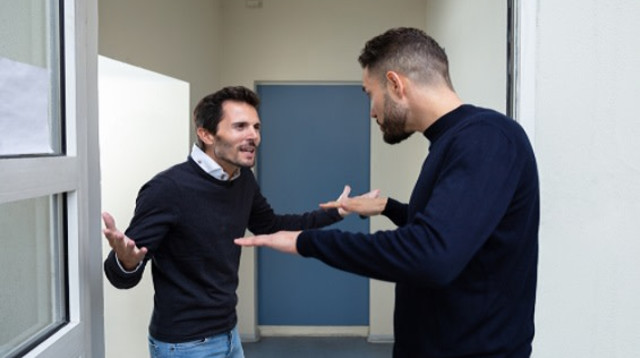 סכסוך שכנים (צילום: שאטרסטוק)