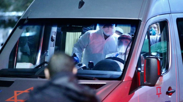 נגיף הקורונה- אנשי מד"א נערכים לטיפול בחולים (צילום: אבשלום ששוני)