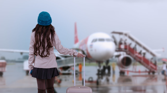 ילדה, שדה תעופה (צילום: ingimages.com)