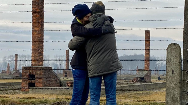 אני וסבא באושוויץ (צילום: צילום פרטי)