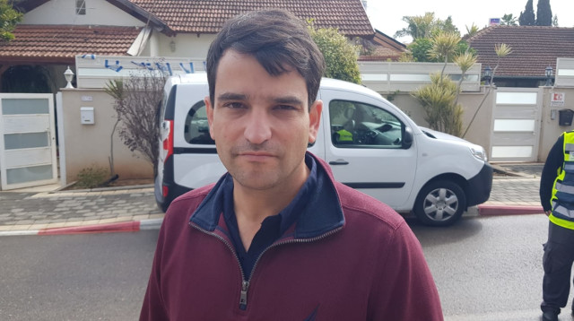 ראש עיריית הוד השרון, אמיר כוכבי (צילום: אלון חכמון)