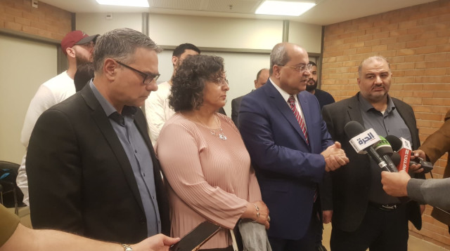 נציגי הרשימה המשותפת בתום הפגישה עם אנשי כחול לבן (צילום: אריק בנדר)