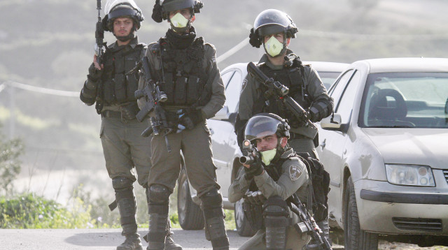 חיילי צה"ל עם מסיכות (צילום: רויטרס)