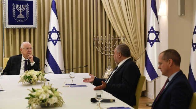 הנשיא ריבלין עם יו"ר ישראל ביתנו ליברמן וח"כ פורר (צילום: קובי גדעון, לע"מ)