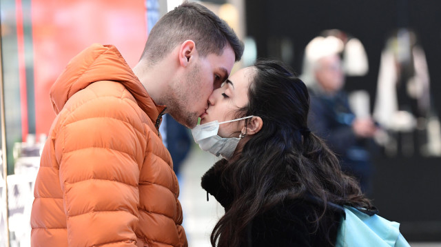 אהבה בימי קורונה (צילום: gettyimages)