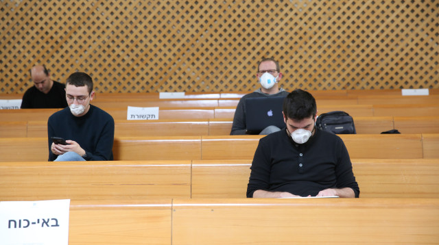 קורונה בבתי המשפט (צילום: אלכס קולומויסקי, פול)