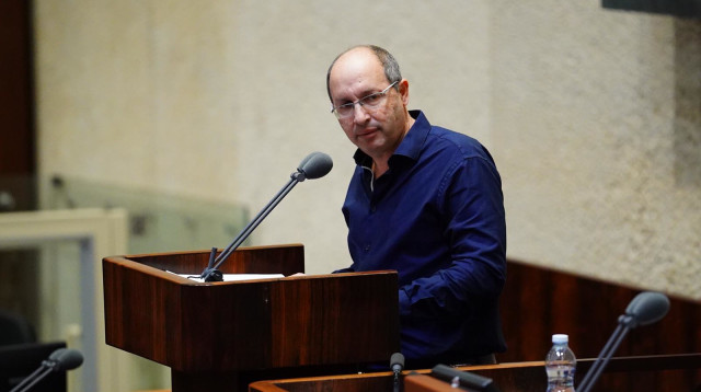 ח"כ אבי ניסנקורן מציג את הוועדות החדשות (צילום: דוברות הכנסת)