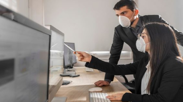עבודה בתקופת הקורונה (צילום: שאטרסטוק)