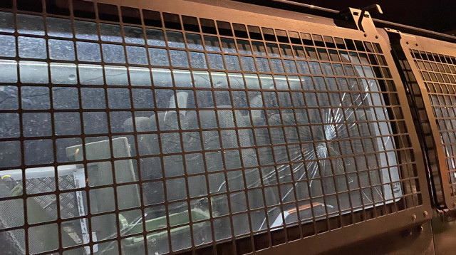 רכב מג"ב שניזוק (צילום: דוברות המשטרה)