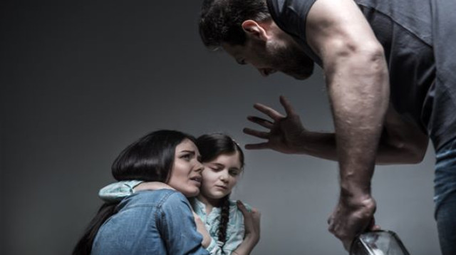 אלימות במשפחה (צילום: שאטרסטוק)