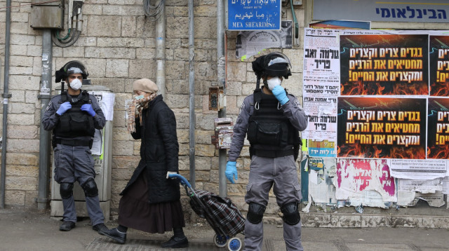 קורונה: אכיפת המשטרה במאה שערים, ירושלים (צילום: מארק ישראל סלם)