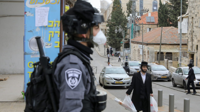 קורונה: אכיפת המשטרה במאה שערים, ירושלים (צילום: מארק ישראל סלם)