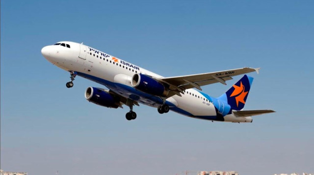 מטוס של ישראייר (צילום: מוני שפיר)