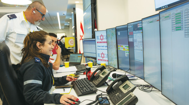 מד"א בקהילה בפעולה  (צילום: דריה גלר)