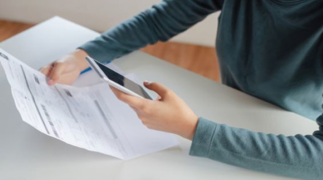 תשלום חשבון ארנונה (צילום: שאטרסטוק)