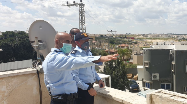 זירת האירוע ברהט (צילום: דוברות המשטרה)