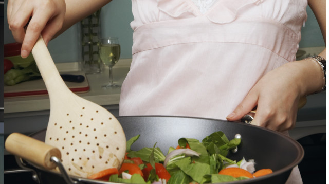 בישול (צילום: אינג אימג')