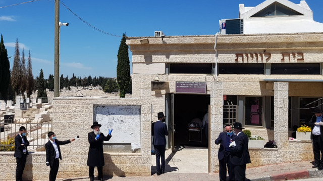 הלוויתו של הרב אליהו בקשי דורון (צילום: צילום: אהרון גץ יום ליום)