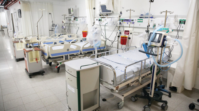 מחלקת קורונה בבית החולים זיו (צילום: דוד כהן, פלאש 90)