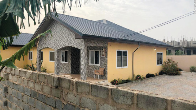 "חוות הטרולים" בגאנה (צילום: Katie Polgla)