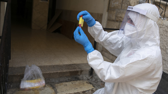 קורונה בישראל - למצולמים אין קשר לנאמר בכתבה  (צילום: אוליבייה פיטוסי / פלאש 90)