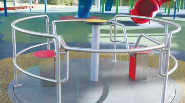 קרוסלה נגישה (צילום: מועצת שוהם)