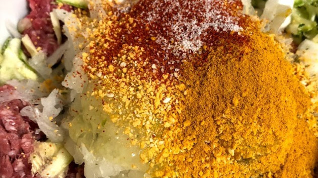 קציצות עם קישוא (צילום: שרה רובין)