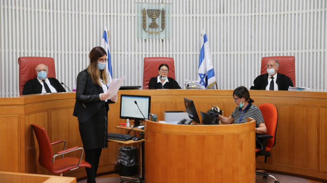 הדיון בבית המשפט העליון המועבר בשידור חי (צילום: עמית שאבי, פול)