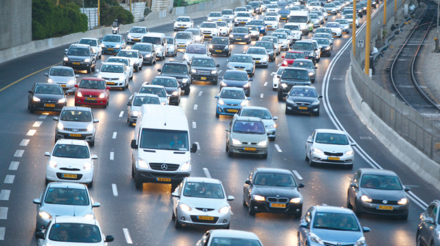 פקקי תנועה באיילון  (צילום: ארכיון פלאש 90)