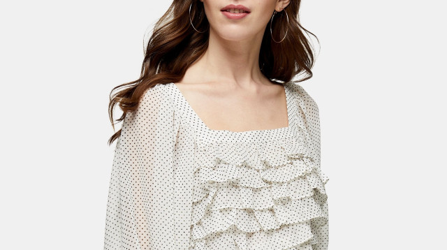  חולצה שקפקפה נקודות עם עיטורי מלמלה - 179.90 ש"ח, TPOSHOP (צילום: יח"צ)