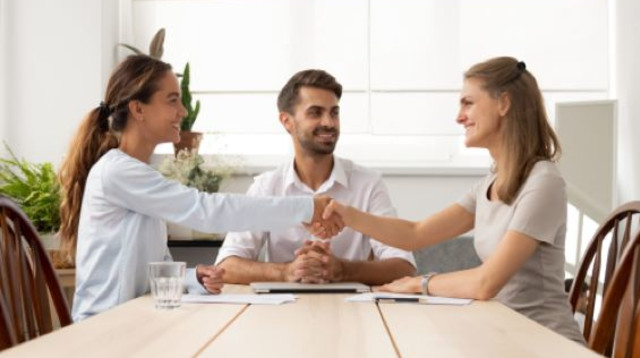 פגישת גישור (צילום: שאטרסטוק)