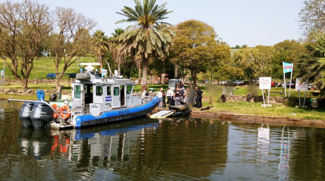 תאונת הטרקטורון הממונע בחוף אמנון בכינרת (צילום: דוברות המשטרה)