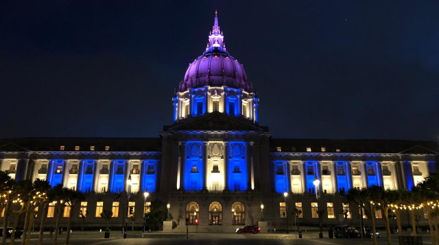 יום העצמאות: בניין העירייה בסן פרנסיסקו בצבעי כחול לבן  (צילום: הקונסוליה הכללית בסן פרנסיסקו)