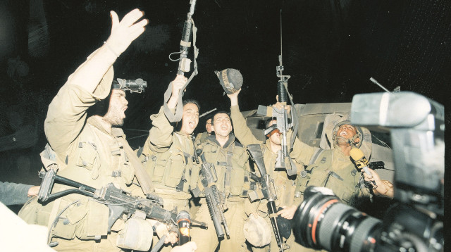 צה"ל יוצא מלבנון (צילום: חיים אזולאי)