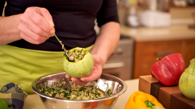 פלפלים ממולאים בקינואה (צילום: פסקל פרץ-רובין)