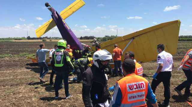 התרסקות מטוס קל בשרון (צילום: מד"א)