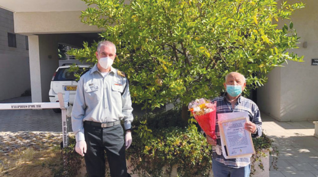 סא"ל תומר מלצמן וסבו משה אהרונסון  (צילום: דובר צה"ל)