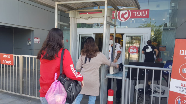 חזרה לשגרה בקניונים (צילום: אלון חכמון)