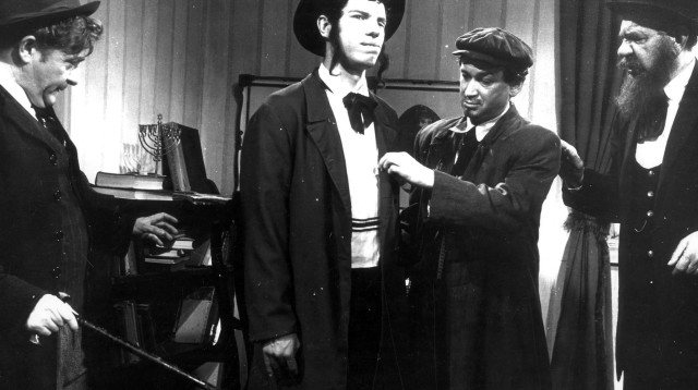 מייק בורשטיין מתוך הסרט "שני קונילמל", 1966 (צילום: סרטי גבע)