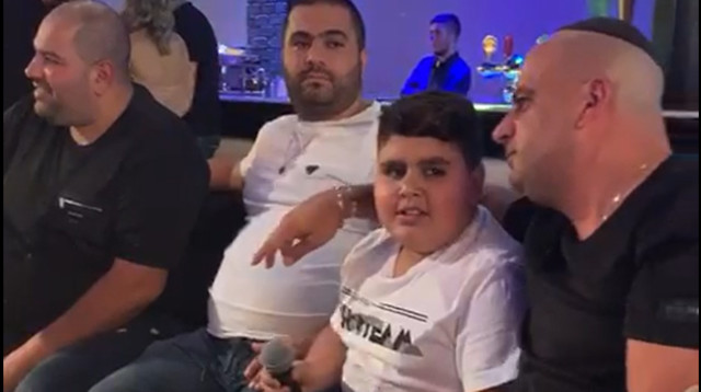 דקל וקנין לצידו של שמוליק הרוש (צילום: צילום מסך)