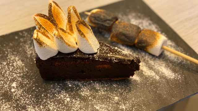 עוגת נמסיס שוקולד של "האותנטית" (צילום: פרטי)