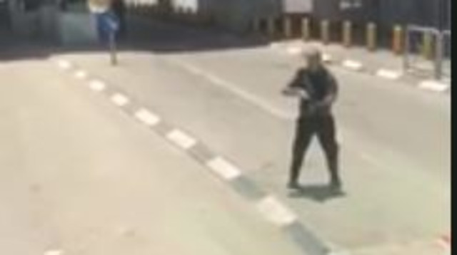 ניסיון דקירה במחסום קלנדיה (צילום: אנשי הדממה בפייסבוק)