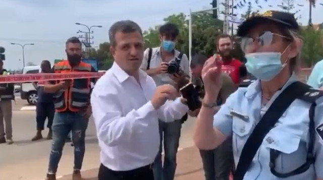 כרמל שאמה הכהן בזירת האירוע (צילום: אלון חכמון)