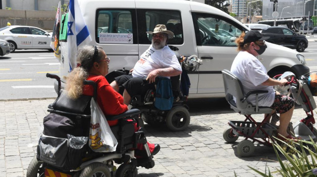 ארגוני הנכים מפגינים (צילום: אבשלום ששוני)