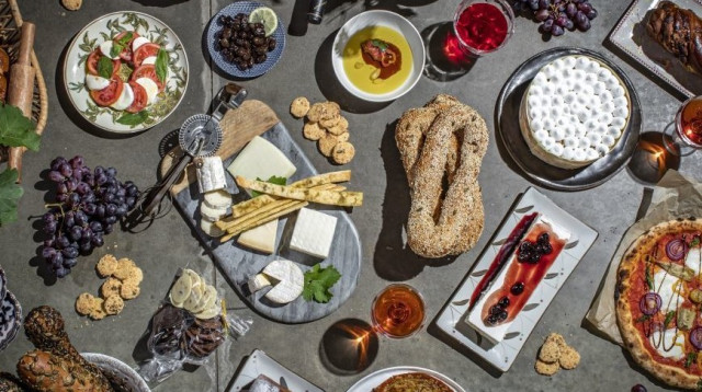 תל יצחק יריד שבועות שמח (צילום: גיל אבירם)