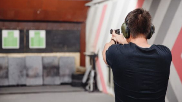 ירי במטווח (צילום: שאטרסטוק)