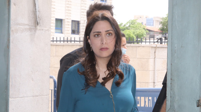 מאי גולן בכניסה לבית המשפט (צילום: מרק ישראל סלם)