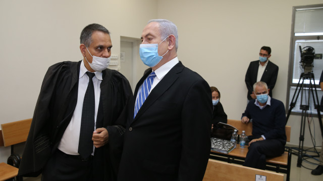 בנימין נתניהו בבית המשפט (צילום: עמית שאבי, פול)